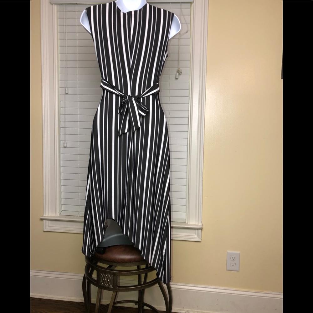 👗Black White PinStriped Sleeveless Dress - Picture 3 of 7